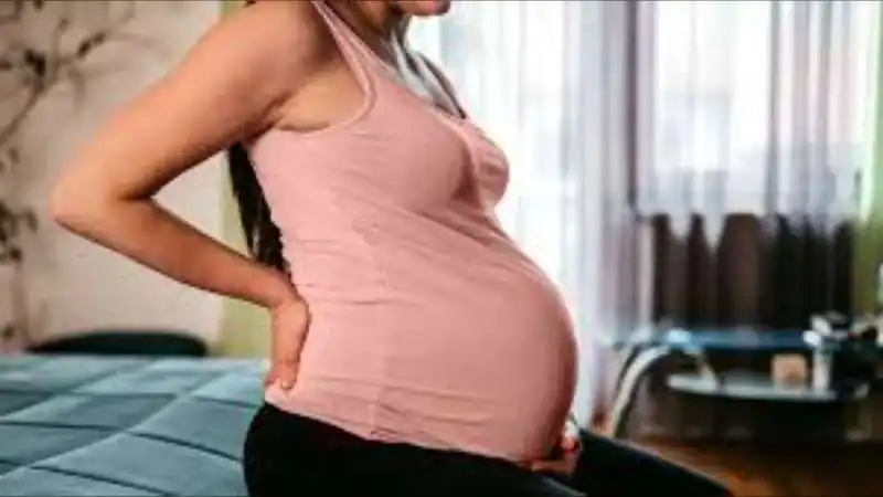प्रेग्नेंसी में कमर दर्द और खराब नींद से राहत पाएं, रोज प्रीनेटल योग से मिलेंगे कई फायदे